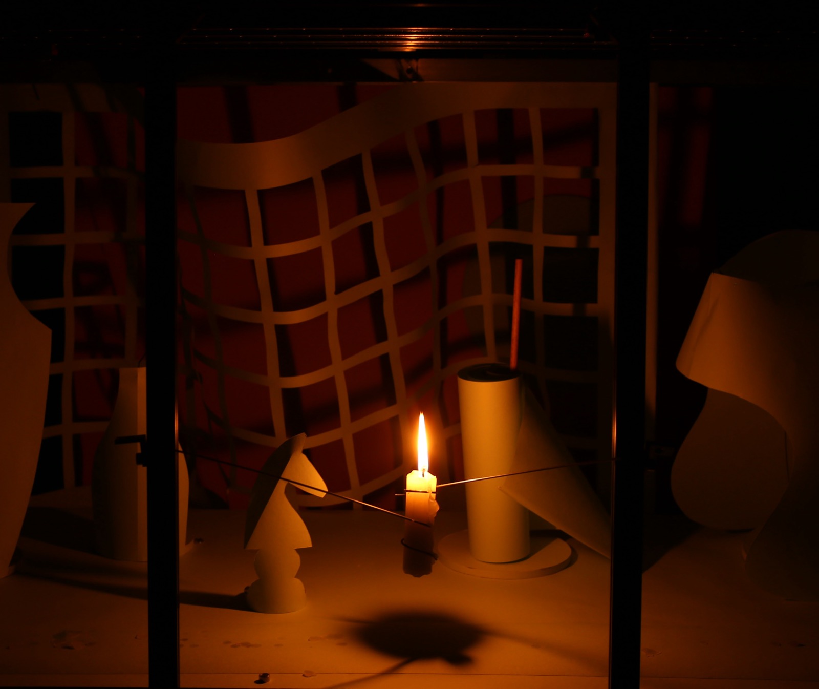 Le décor de papier révélé par la flamme